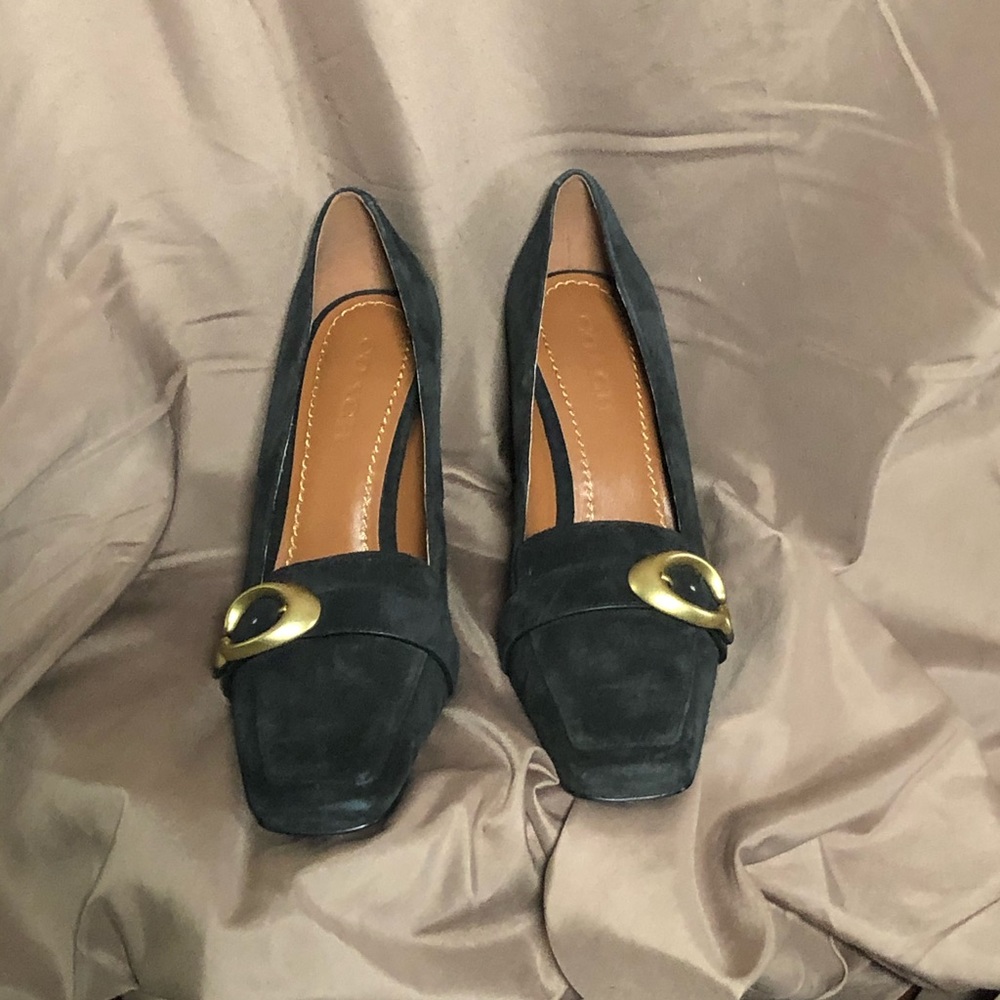 Black Pumps - image 2